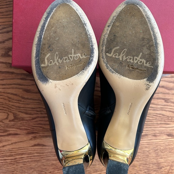 Salvatore Ferragamo boots in great used condition, worn once, size 9.5 - Picture 5 of 6